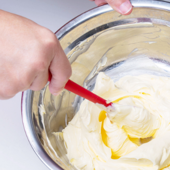 Cum să pregătești corect crema pe bază de unt și cremă de brânză